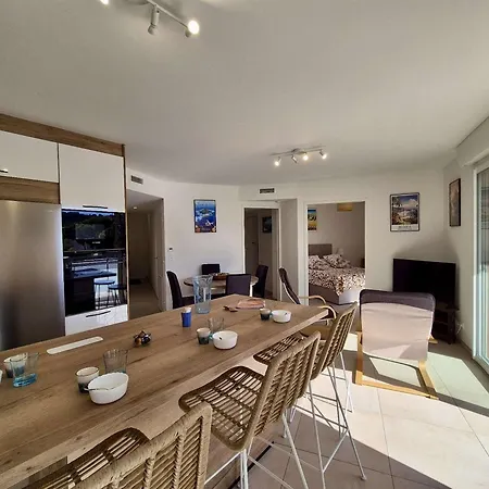 Moderne 4 Pieces, Climatise, Parking, Apartament
