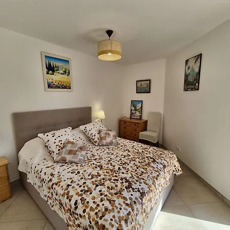 Apartament Moderne 4 Pieces, Climatise, Parking,