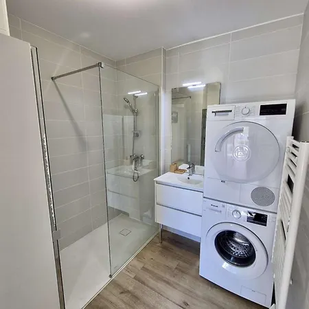 Moderne 4 Pieces, Climatise, Parking, Apartament