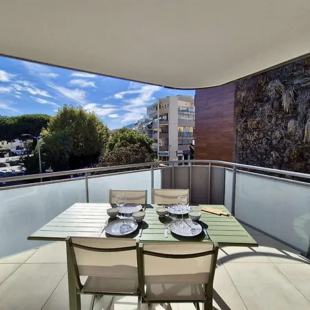 Moderne 4 Pieces, Climatise, Parking, Apartament *